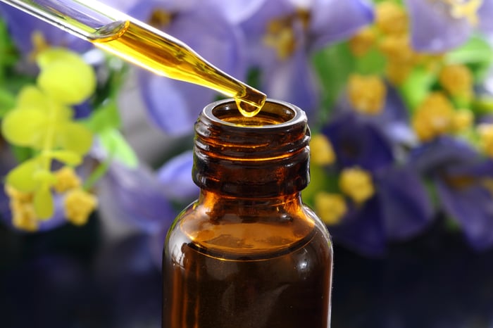 Three Recipes to Take Advantage of the Uses & Benefits of Essential Oils 